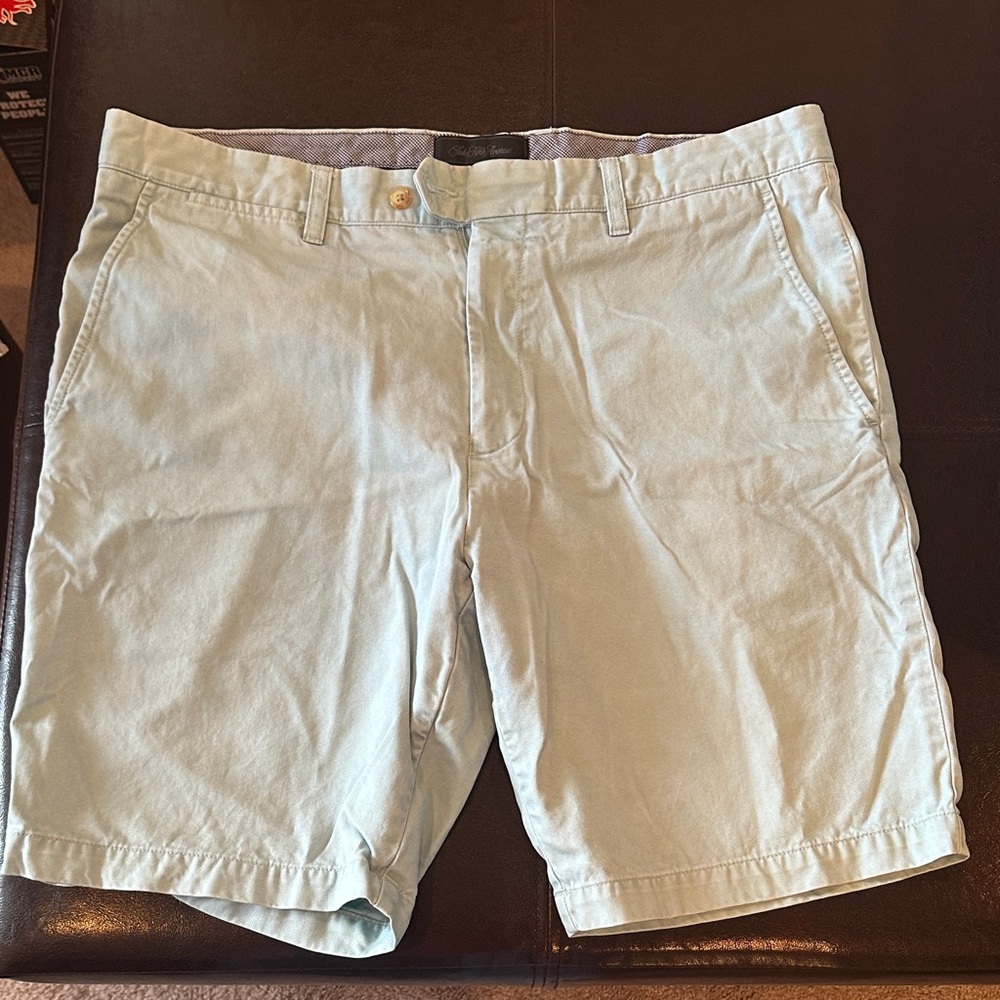 Saks Fifth Avenue Men's Light Blue Shorts size 36